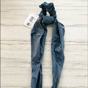 Lululemon scrunchie